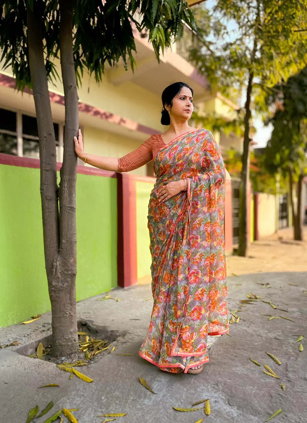 Floral Print Grey Ultra Soft Weightless Chiffon Saree - TREEVESTO