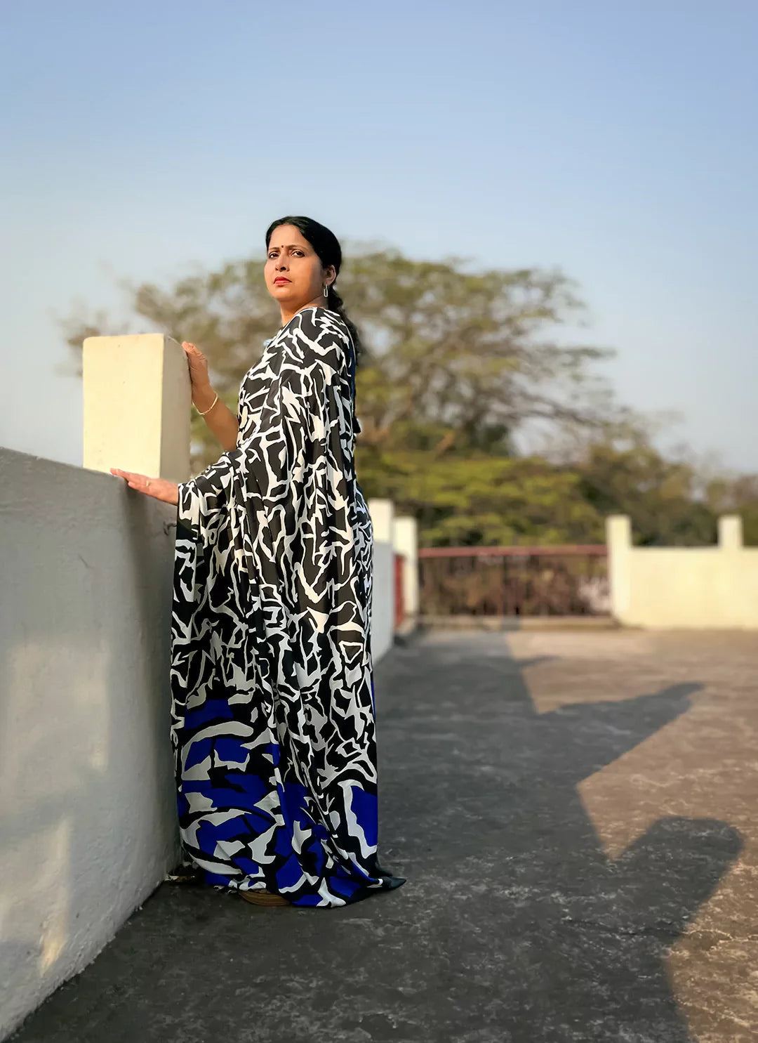 Abstract Print Black & White Satin Crepe Saree treevesto