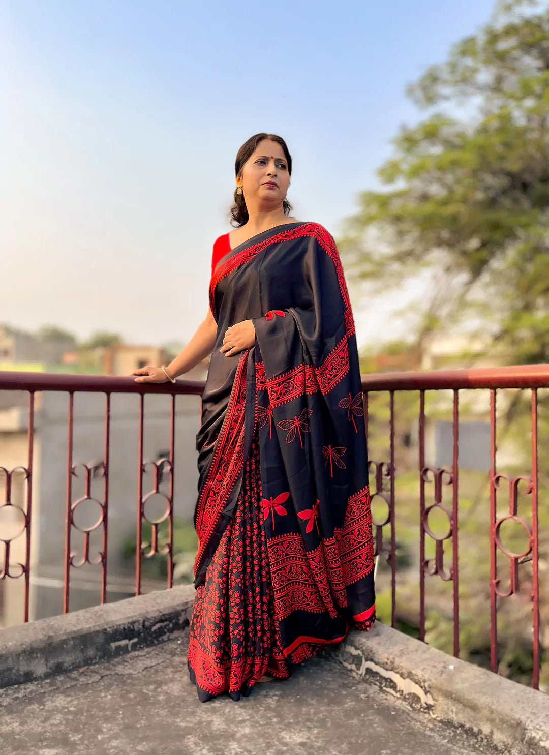 Black & Red Crepe Satin Saree - TREEVESTO