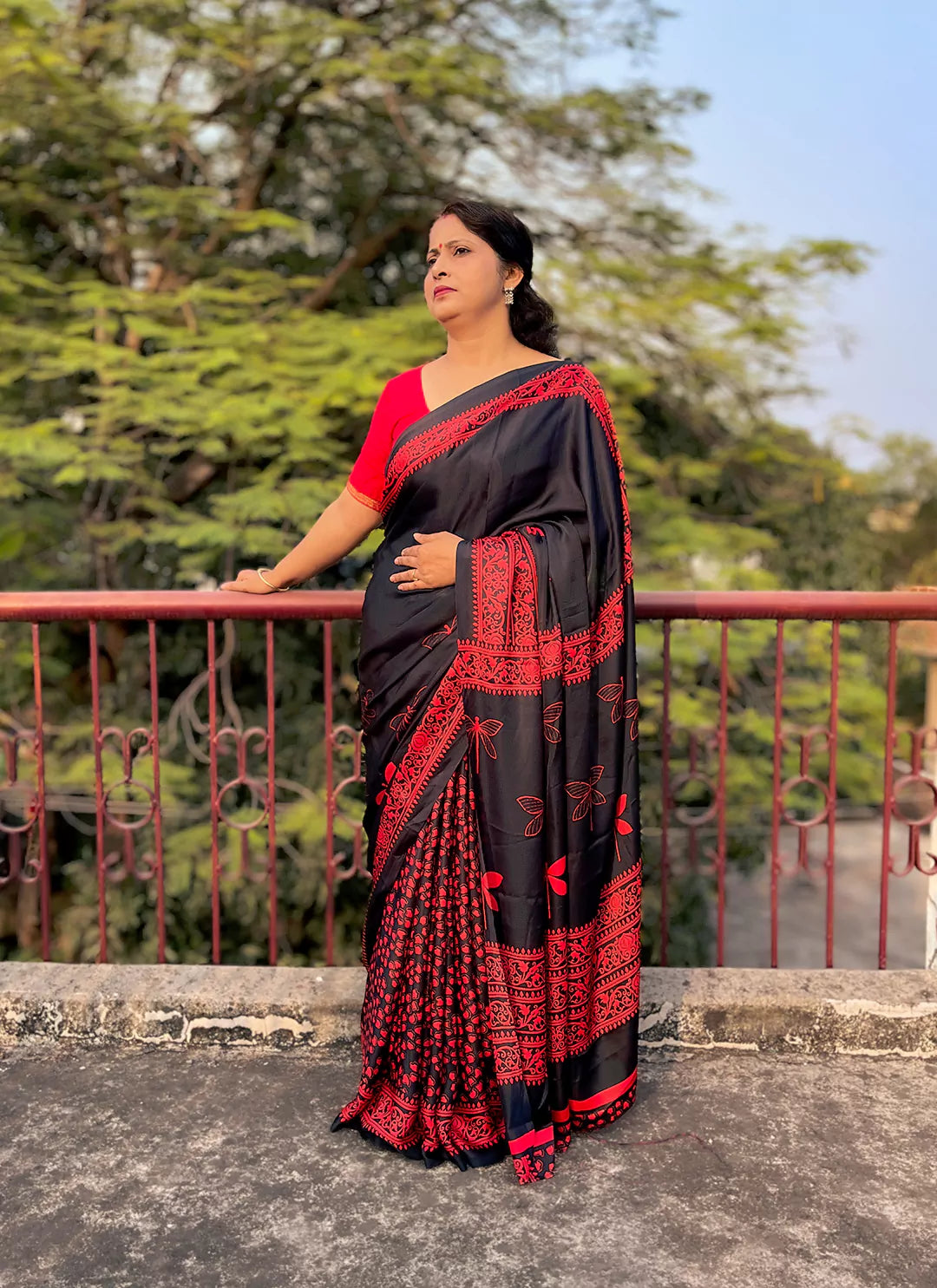 Black & Red Crepe Satin Saree - TREEVESTO