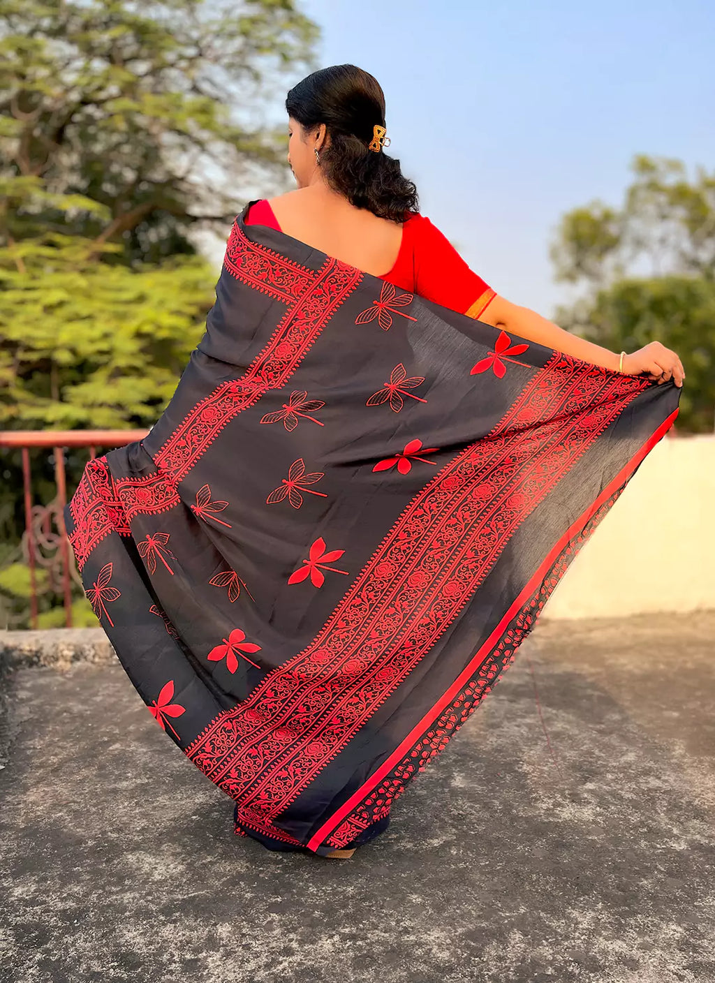 Black & Red Crepe Satin Saree - TREEVESTO