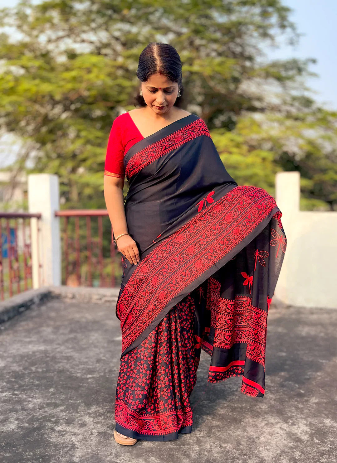 Black & Red Crepe Satin Saree - TREEVESTO