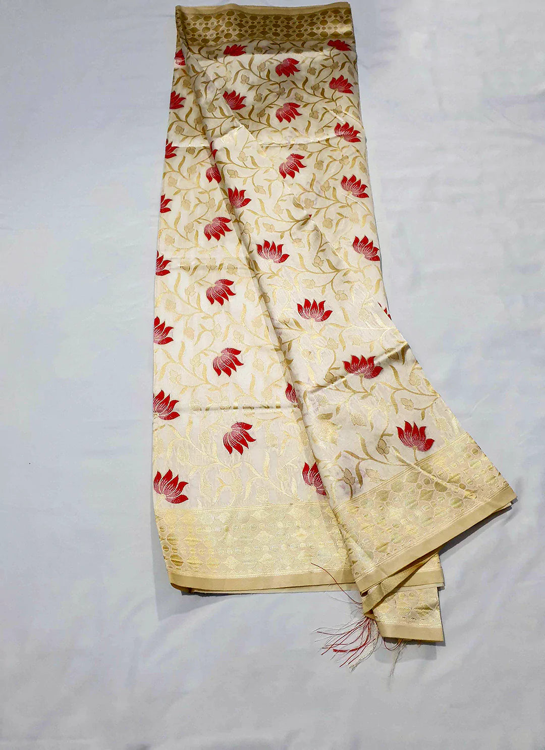 Cream Colored Banarasi Silk Saree - TREEVESTO