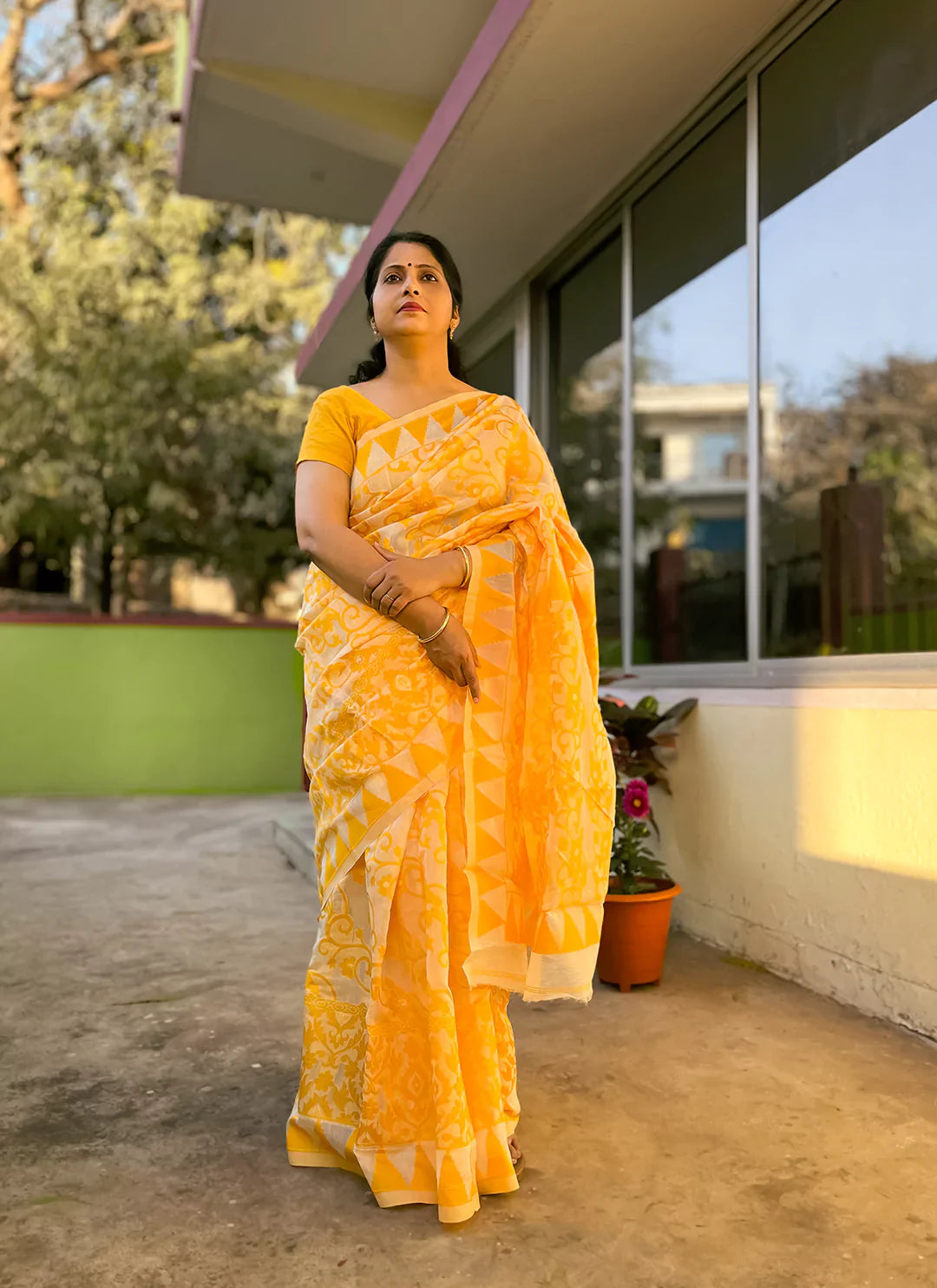 Cream White Cotton Jamdani Saree With Yellow Resham Thread Work - TREEVESTO