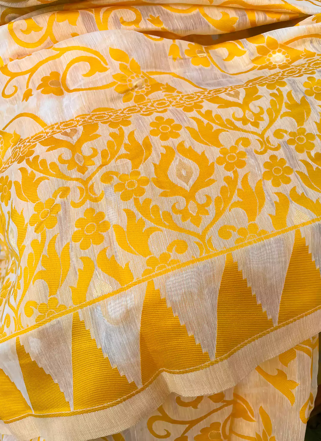Cream White Cotton Jamdani Saree With Yellow Resham Thread Work - TREEVESTO