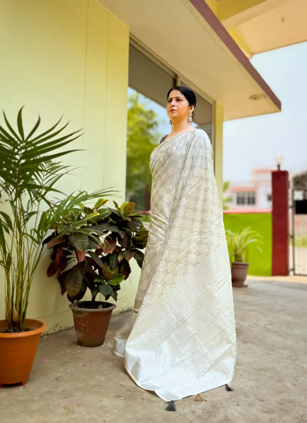 Fine Resham Embroidered Cream Soft Linen Saree - TREEVESTO