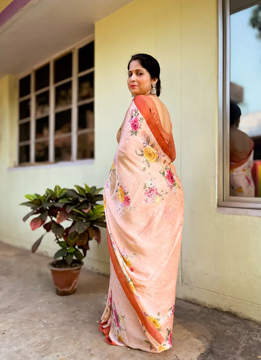 Floral Print Chic Pink Soft Satin Silk Saree - TREEVESTO