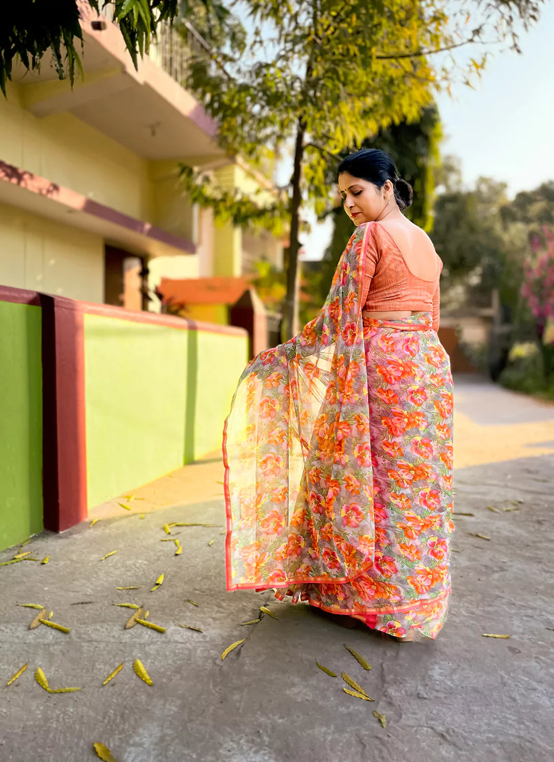 Floral Print Grey Ultra Soft Weightless Chiffon Saree - TREEVESTO