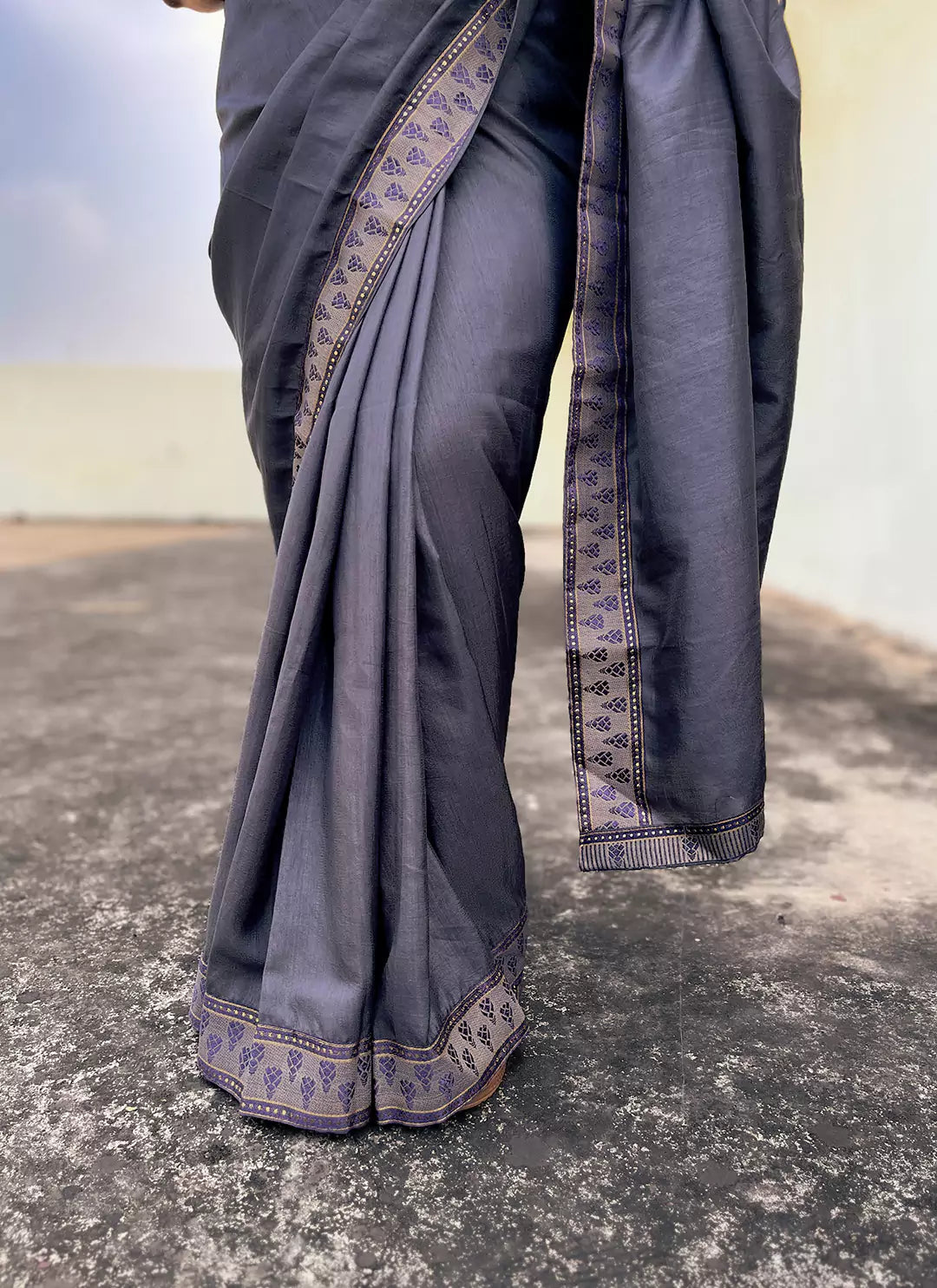Grey Dola Silk Plain Saree With Border - TREEVESTO