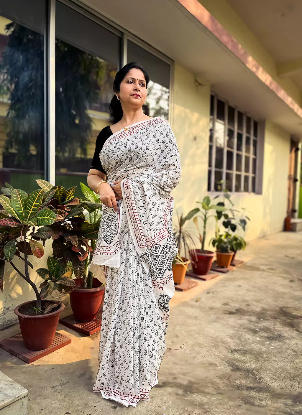 Hand Block Print Mul Cotton White Saree With Red Border  TREEVESTO