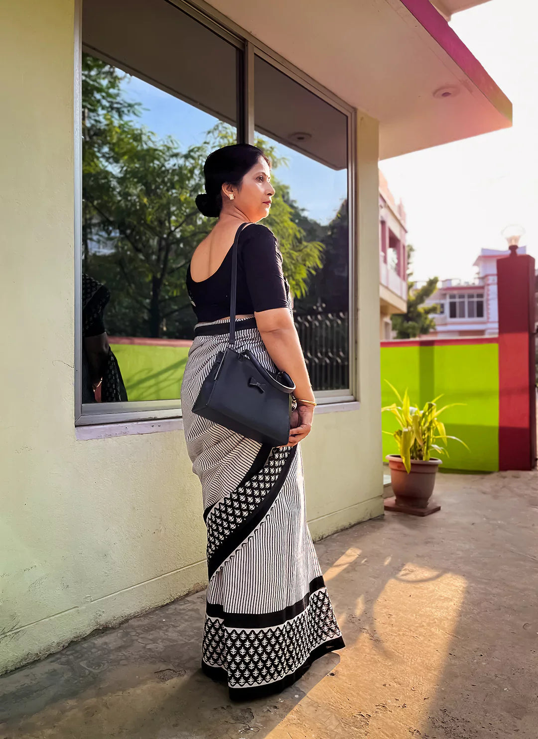 Hand Block Print Striped Black & White Pure Mul Cotton Saree treevesto