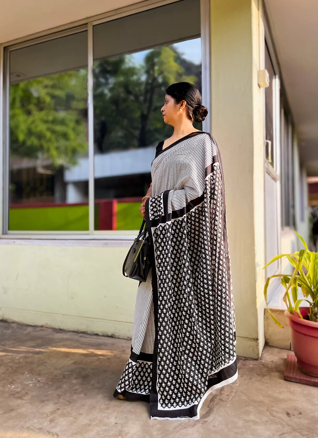 Hand Block Print Striped Black & White Pure Mul Cotton Saree treevesto