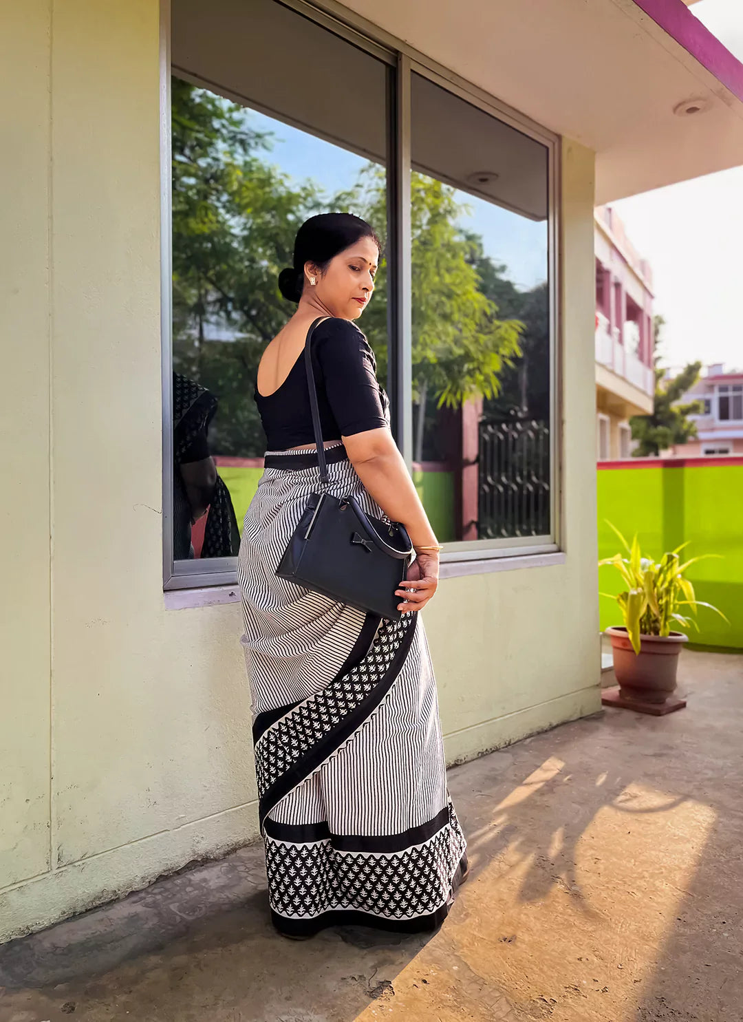Hand Block Print Striped Black & White Pure Mul Cotton Saree treevesto