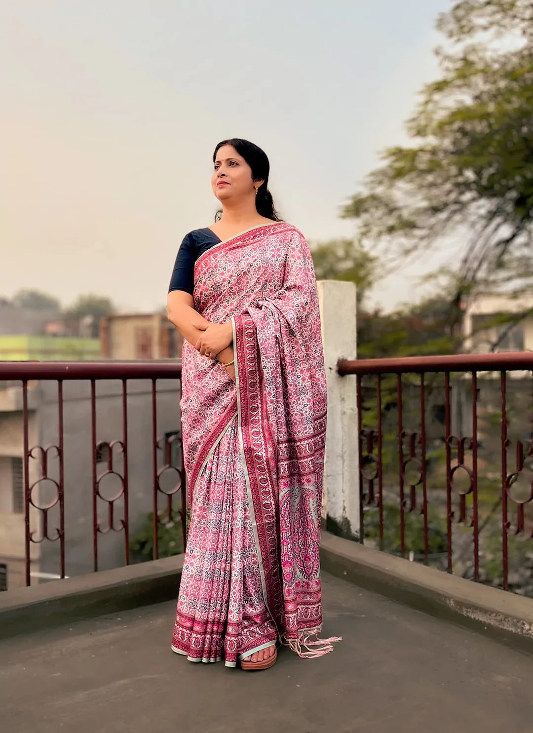 Kashmiri Print Light Pink Pashmina Silk Saree treevesto