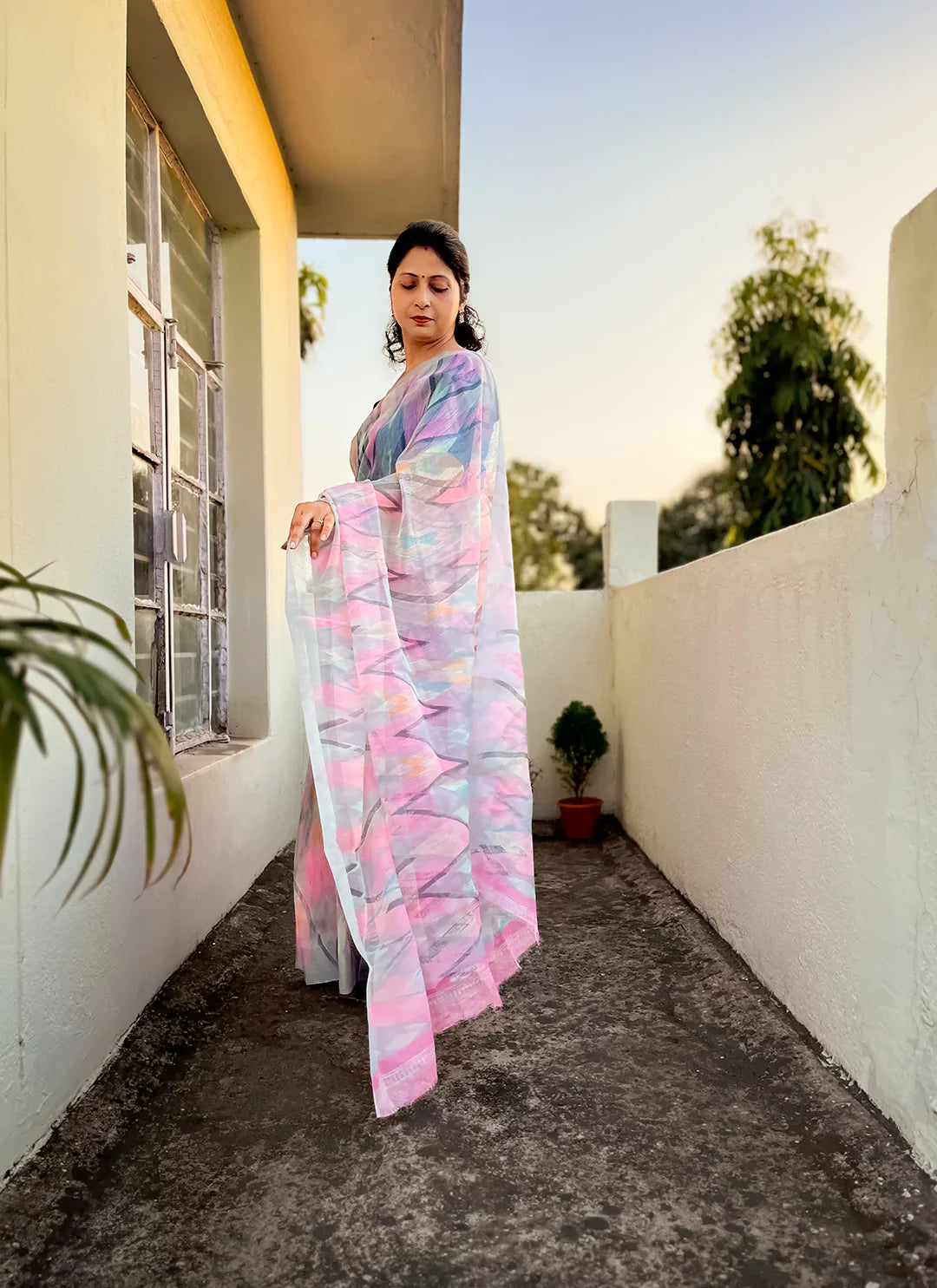 Multicolor Pastel Shade Abstract Print Linen Cotton Saree treevesto