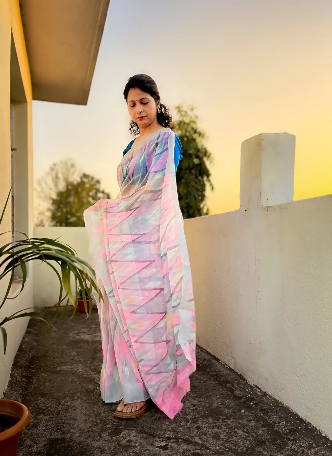 Multicolor Pastel Shade Abstract Print Linen Cotton Saree treevesto