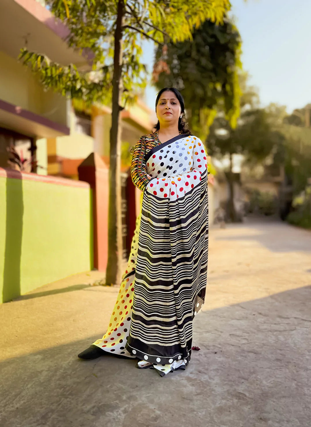 Polka Dot Print White Crepe Satin Saree With Striped Pallu treevesto