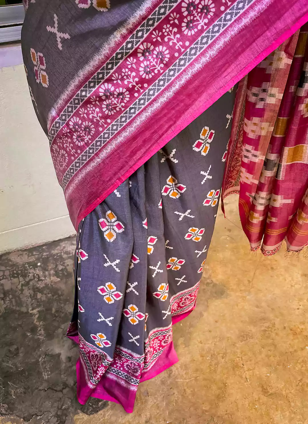 Printed Grey Soft Silk Saree treevesto