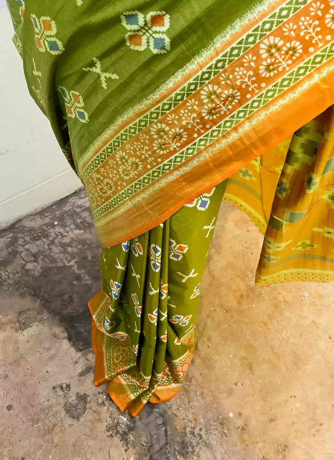 Printed Mehndi Green Soft Silk Saree treevesto