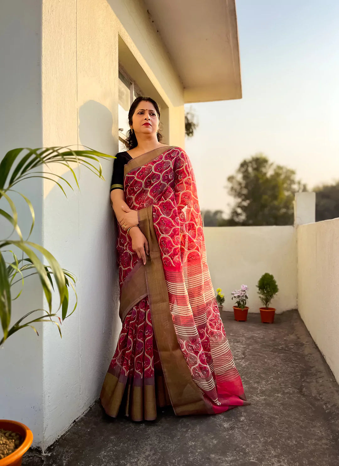 Printed Reddish Pink Linen Cotton Saree treevesto