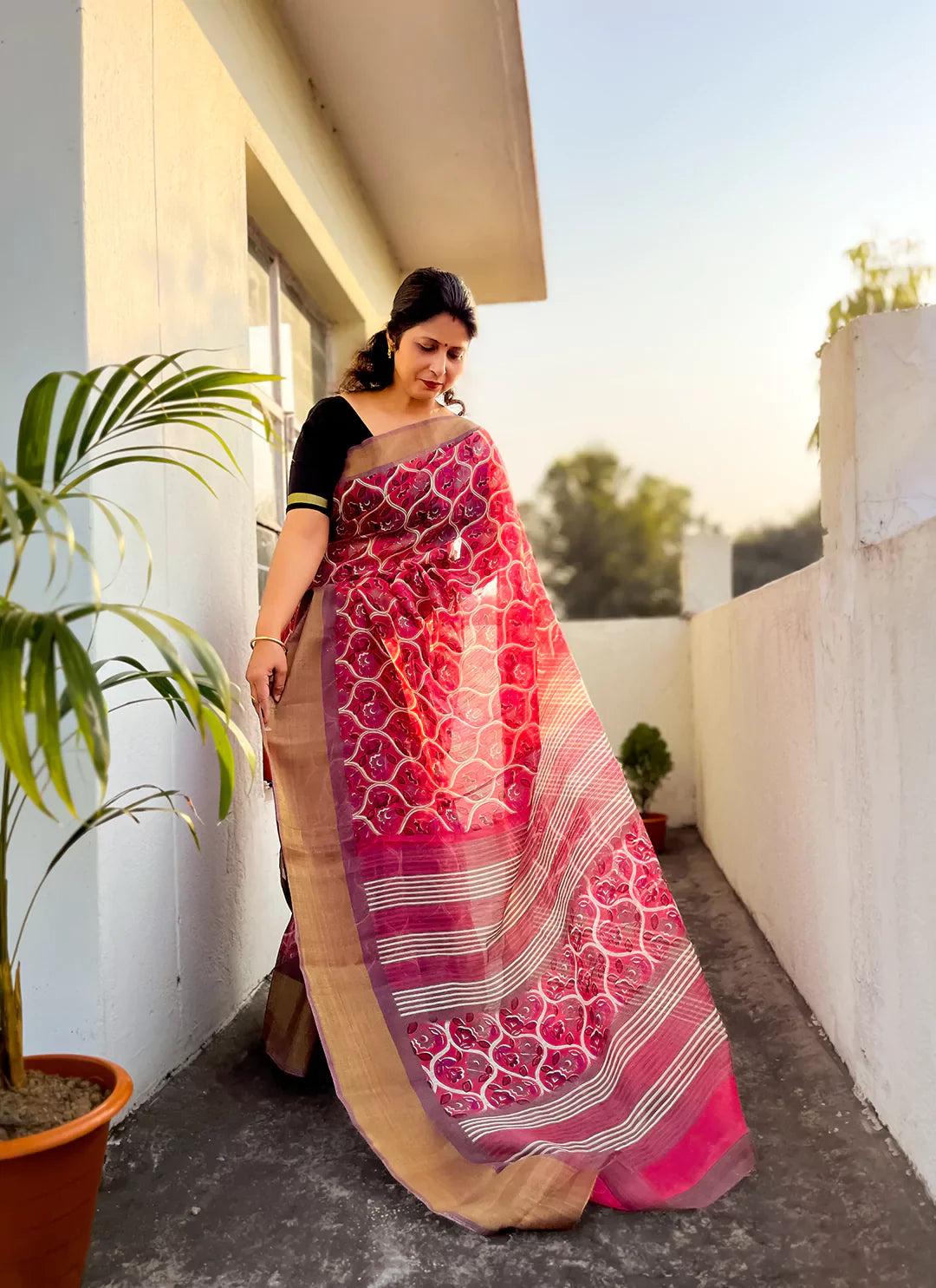 Printed Reddish Pink Linen Cotton Saree treevesto