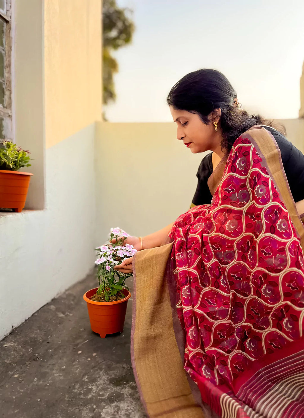 Printed Reddish Pink Linen Cotton Saree treevesto