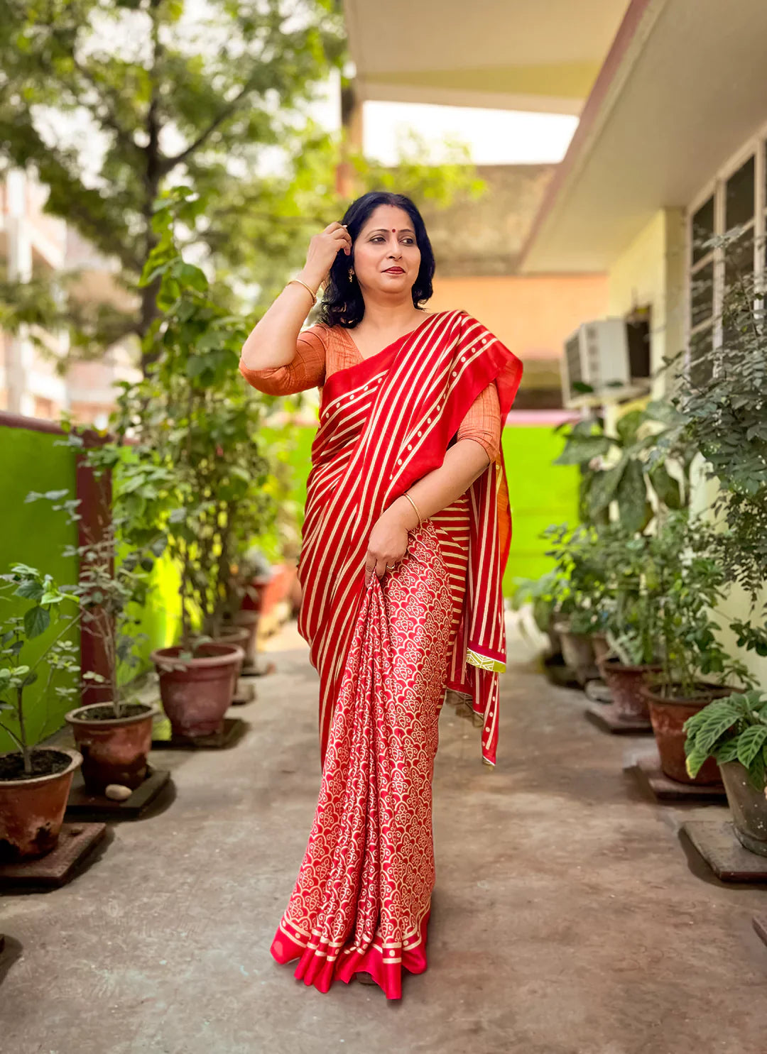 Red & Pink Crepe Satin Saree - TREEVESTO