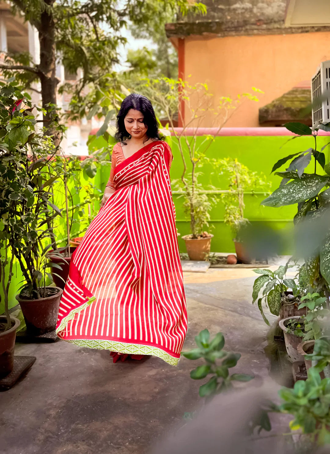 Red & Pink Crepe Satin Saree - TREEVESTO