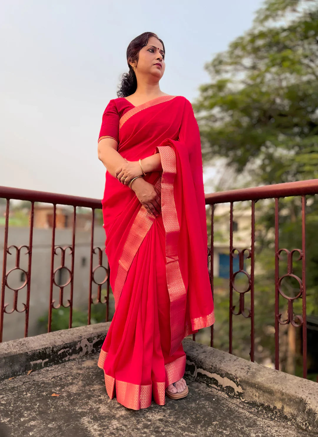 Red Soft Vichitra Silk Saree With Zari Border - TREEVESTO