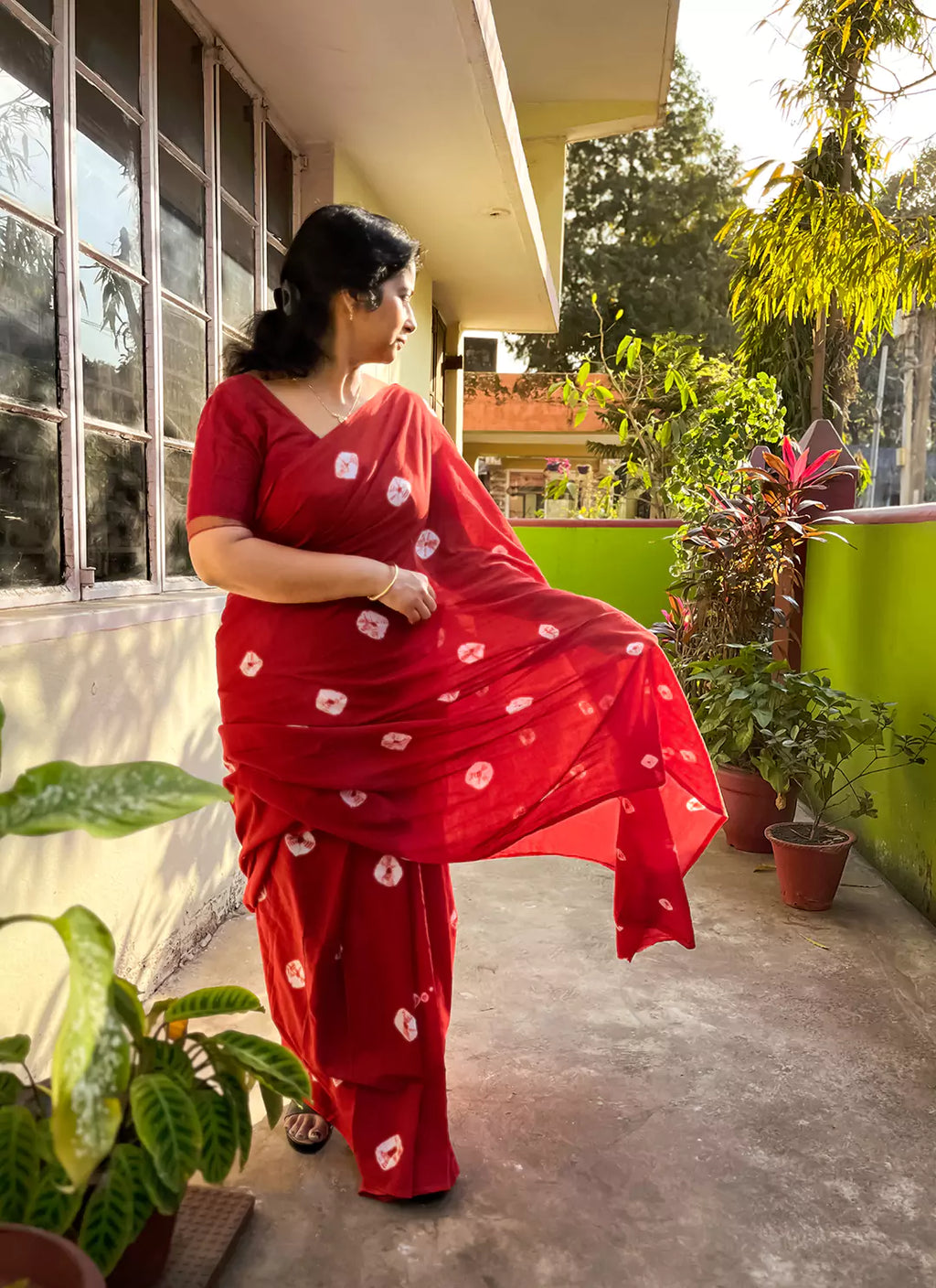 Tie & Dye Shibori Print Red Mul Cotton Saree  TREEVESTO