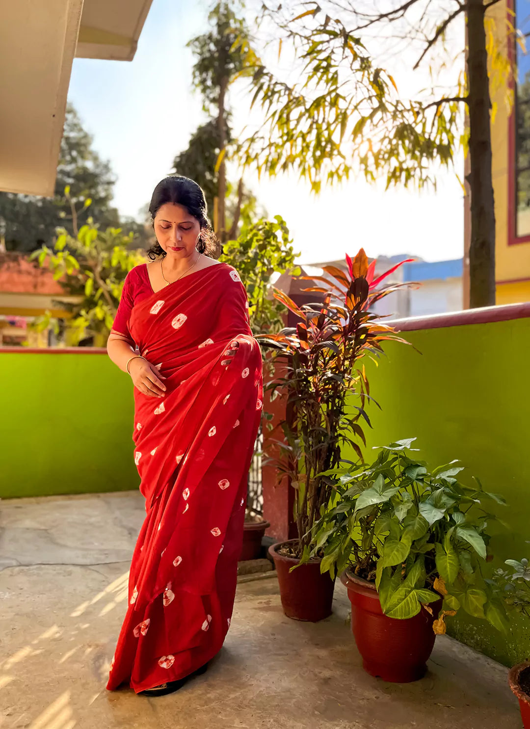 Tie & Dye Shibori Print Red Mul Cotton Saree  TREEVESTO