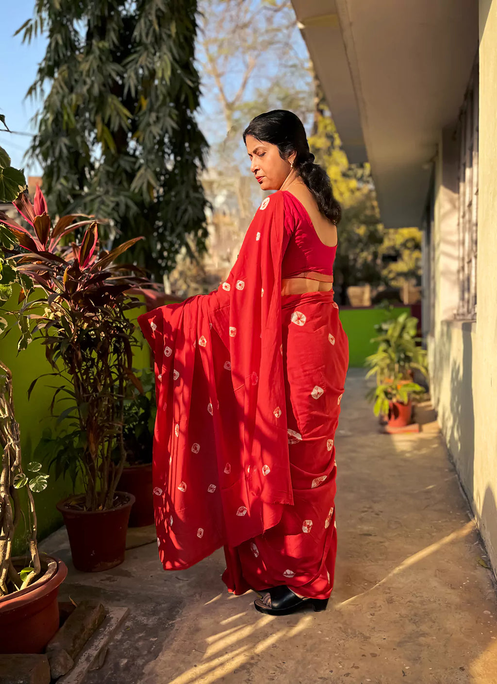 Tie & Dye Shibori Print Red Mul Cotton Saree  TREEVESTO