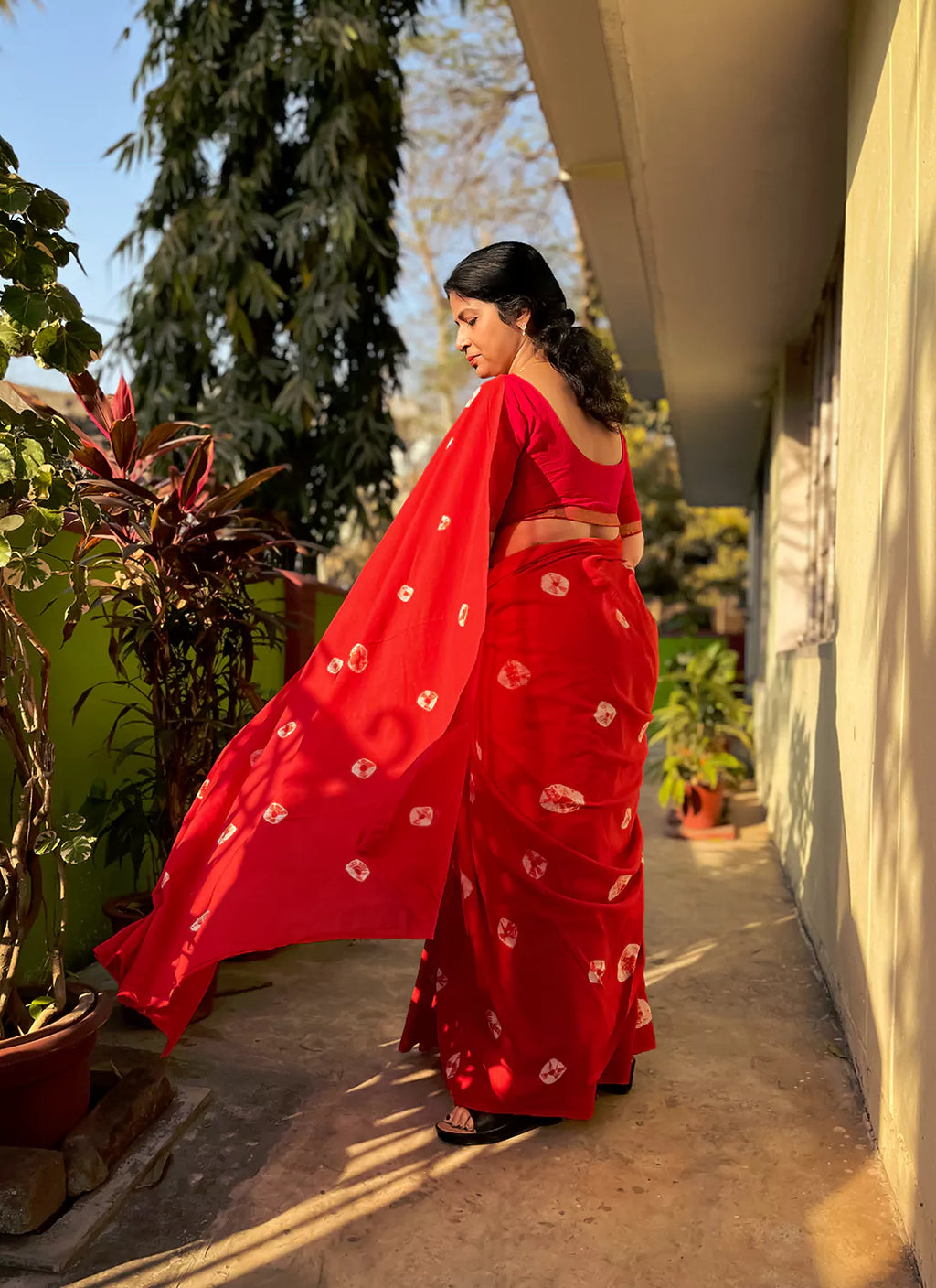 Tie & Dye Shibori Print Red Mul Cotton Saree  TREEVESTO