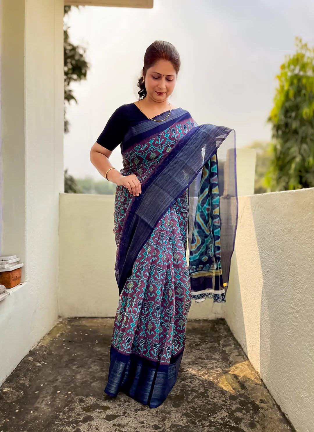 Folk Art Print Linen Cotton Saree treevesto