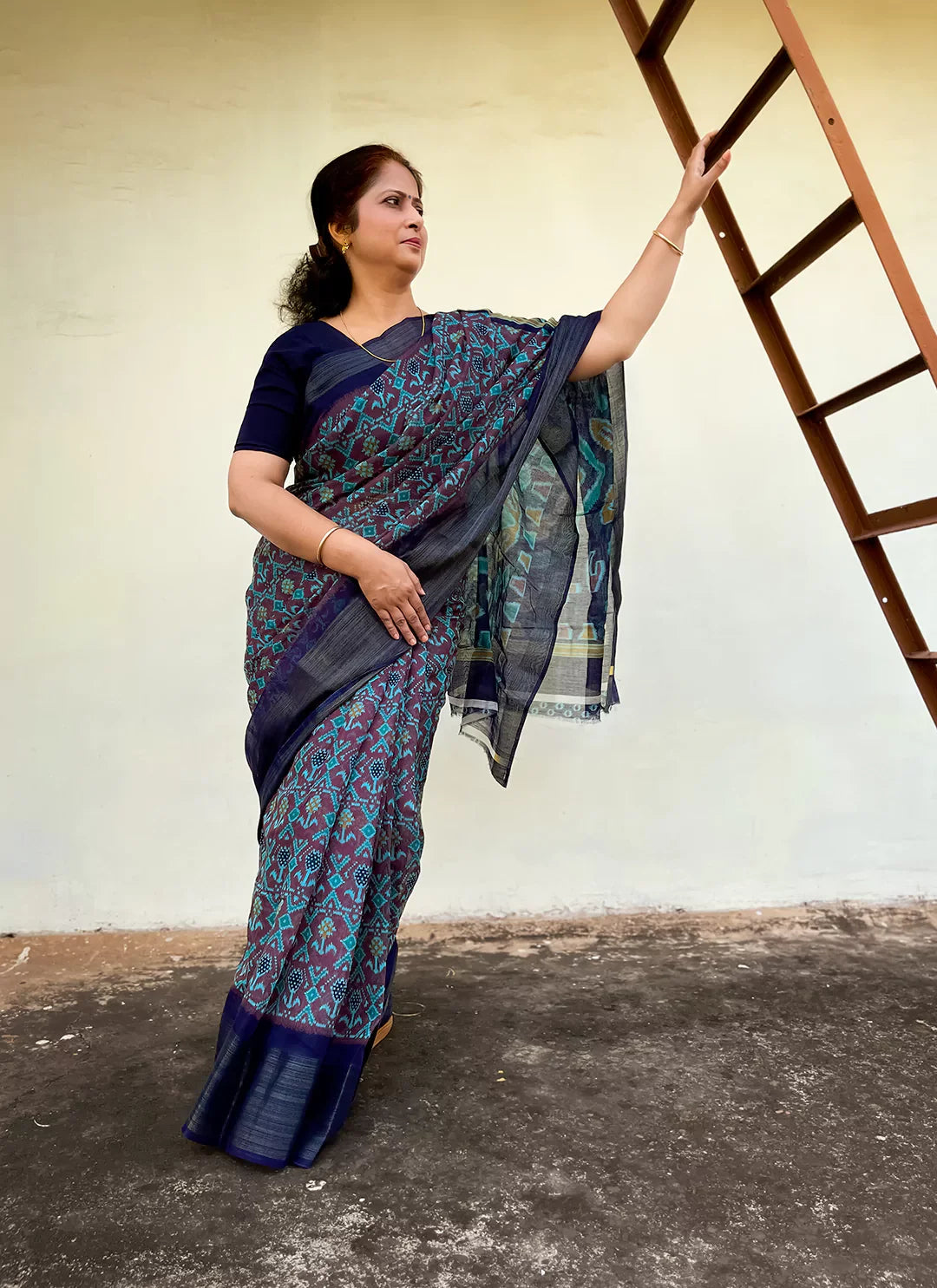 Folk Art Print Linen Cotton Saree treevesto