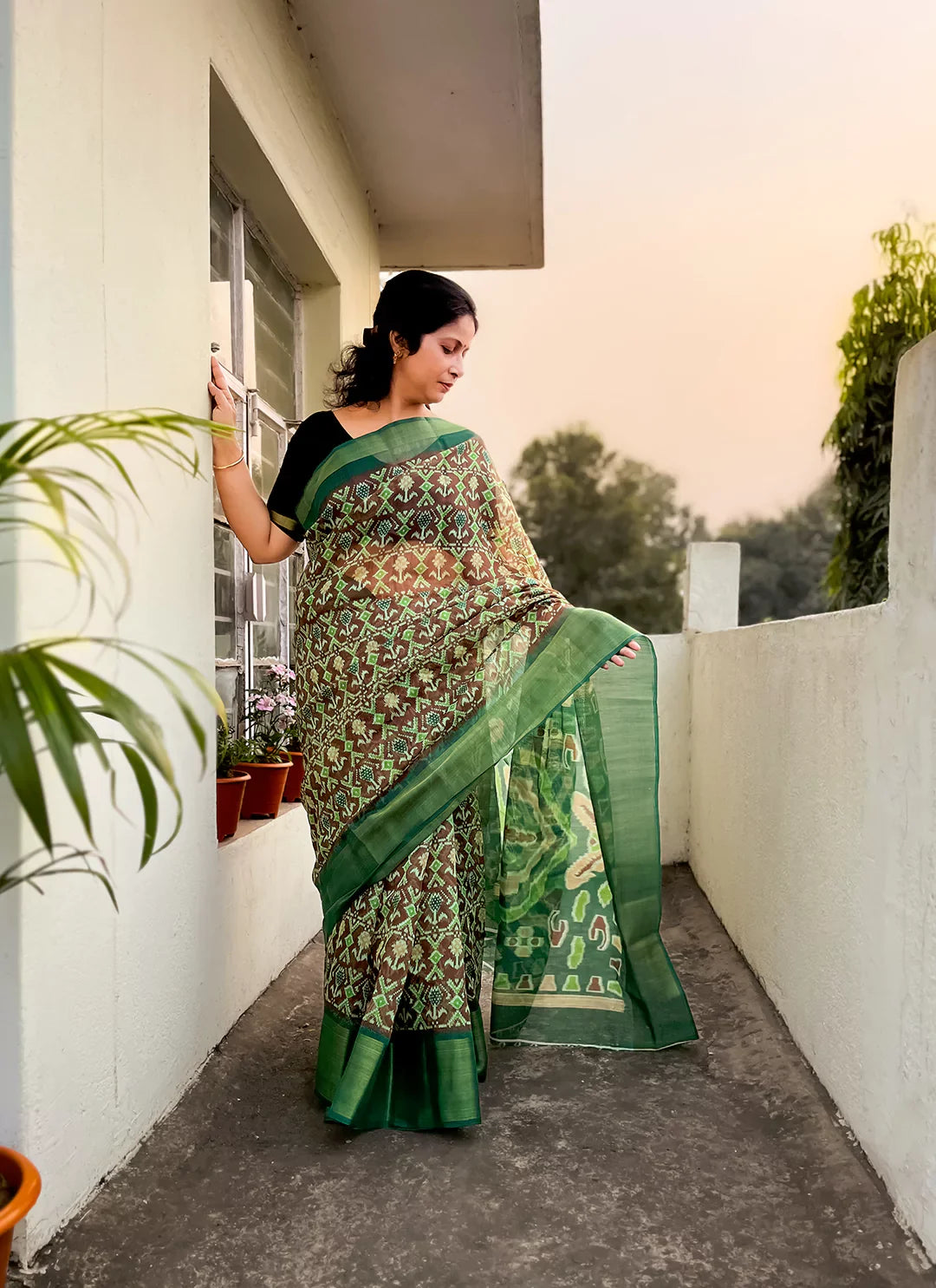 Folk Art Print Linen Cotton Saree treevesto