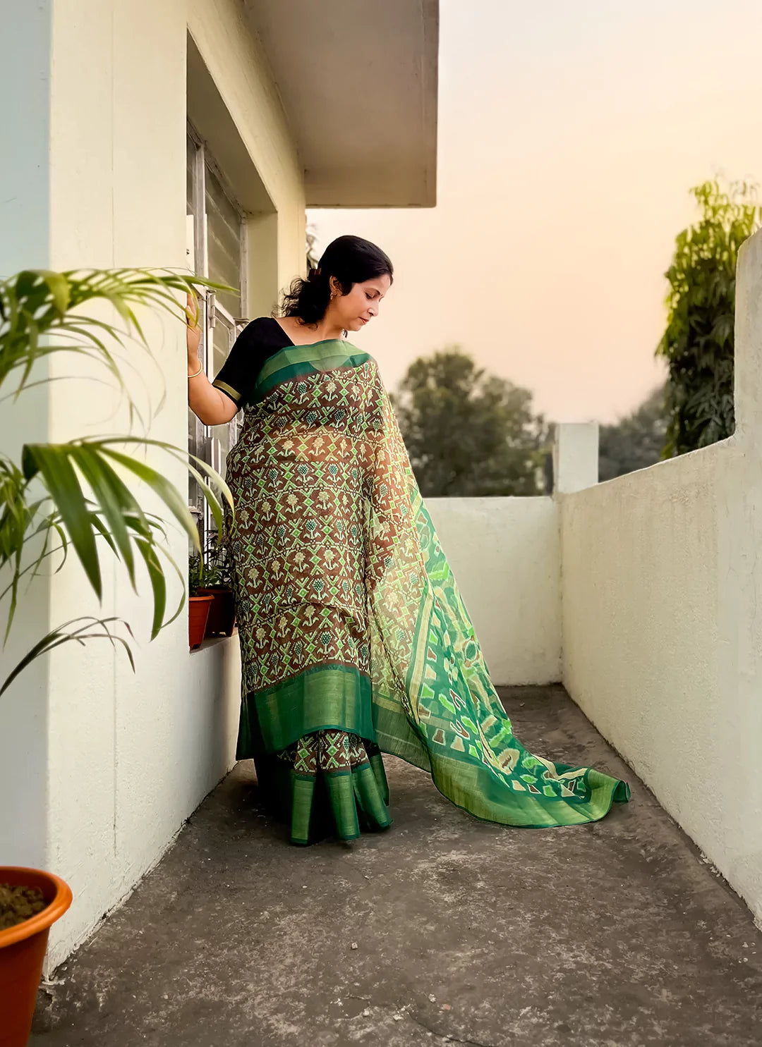 Folk Art Print Linen Cotton Saree treevesto