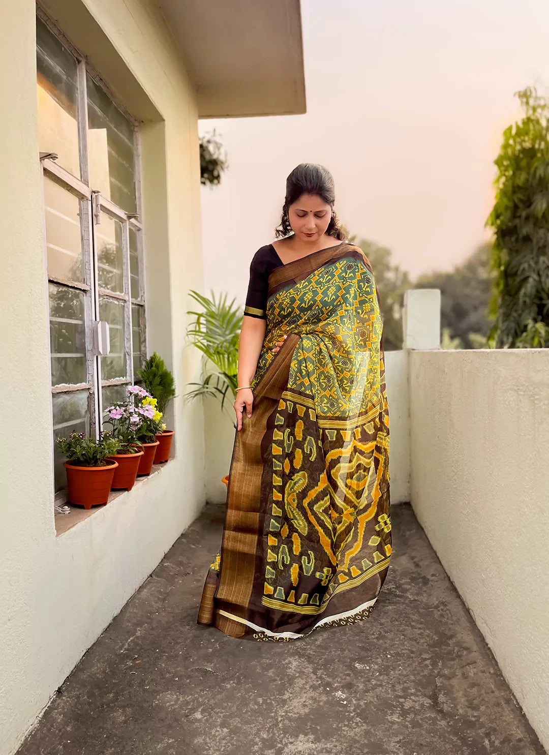 Folk Art Print Linen Cotton Saree treevesto