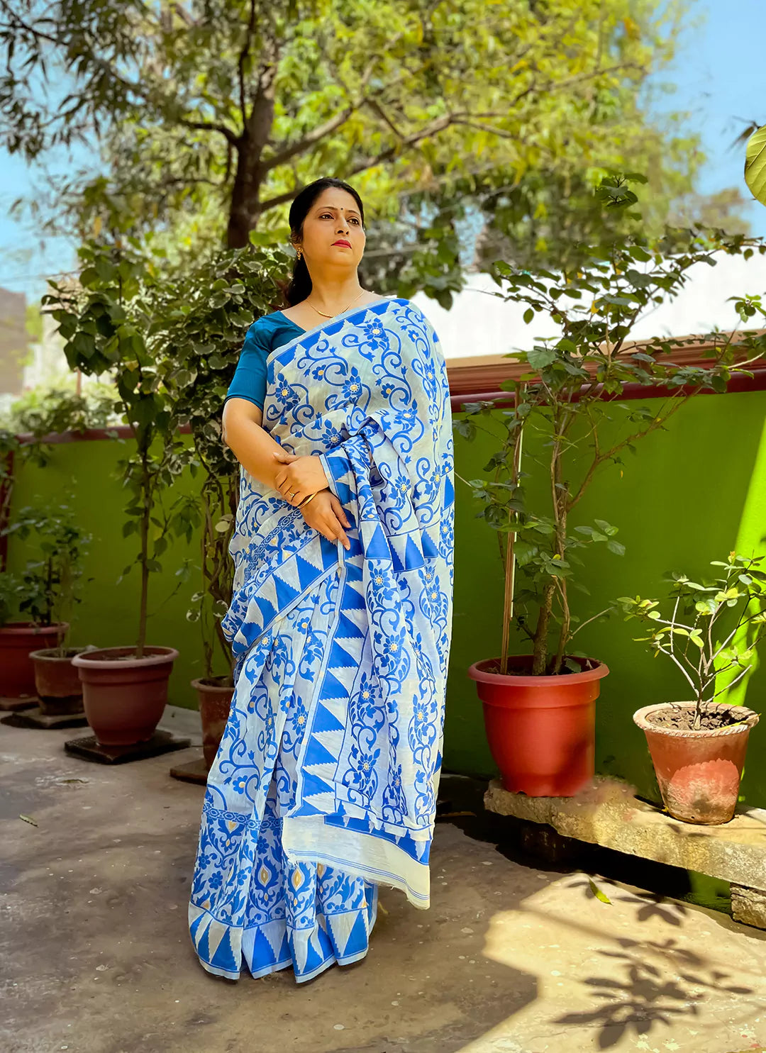 White Cotton Jamdani Saree With Blue Resham Thread Work - TREEVESTO