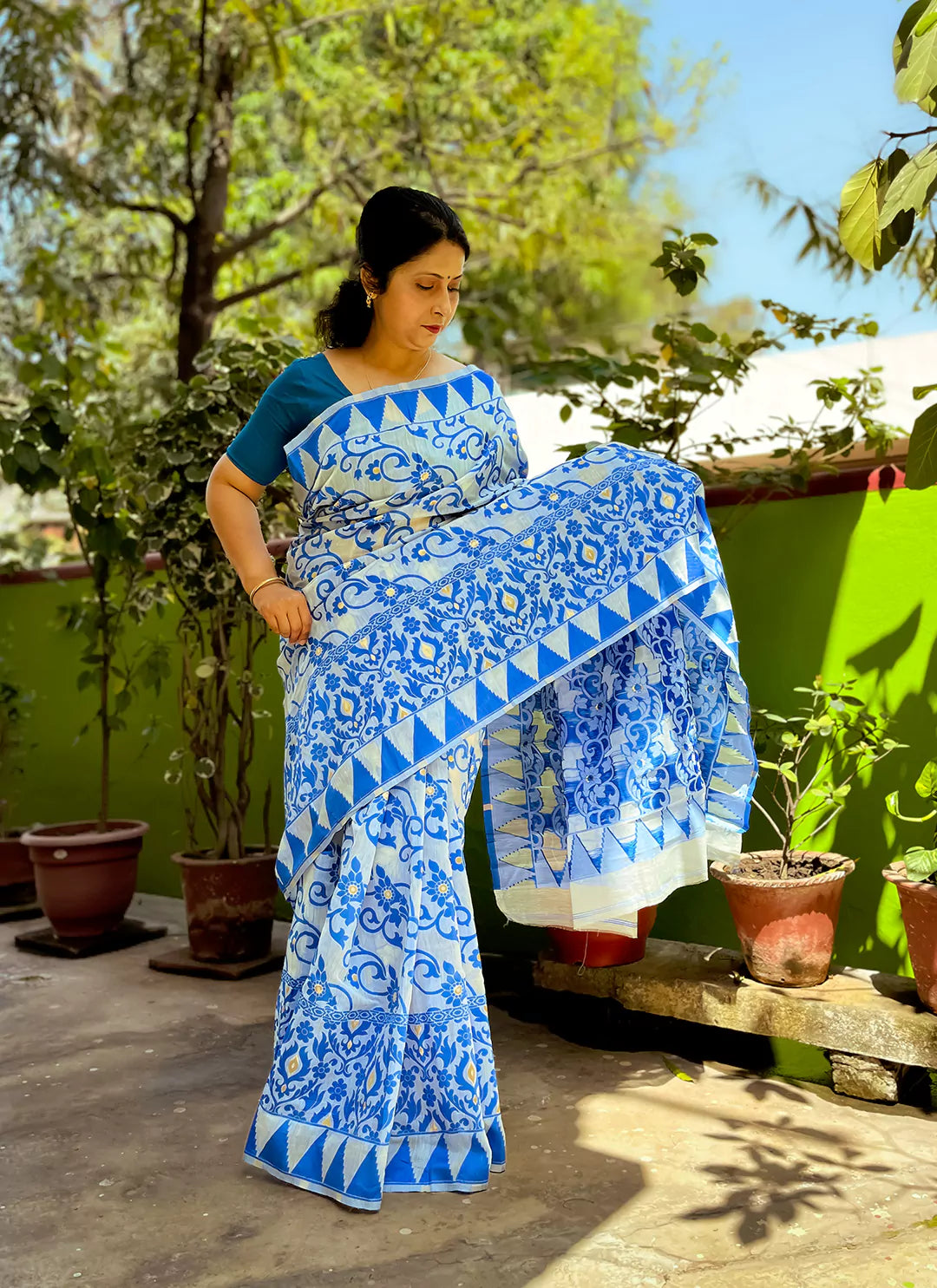 White Cotton Jamdani Saree With Blue Resham Thread Work - TREEVESTO