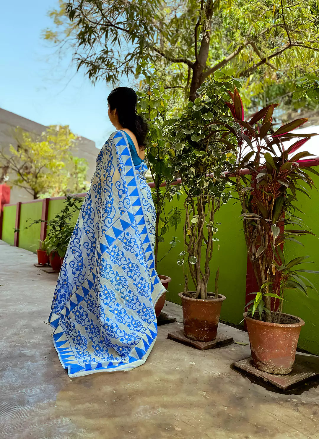 White Cotton Jamdani Saree With Blue Resham Thread Work - TREEVESTO