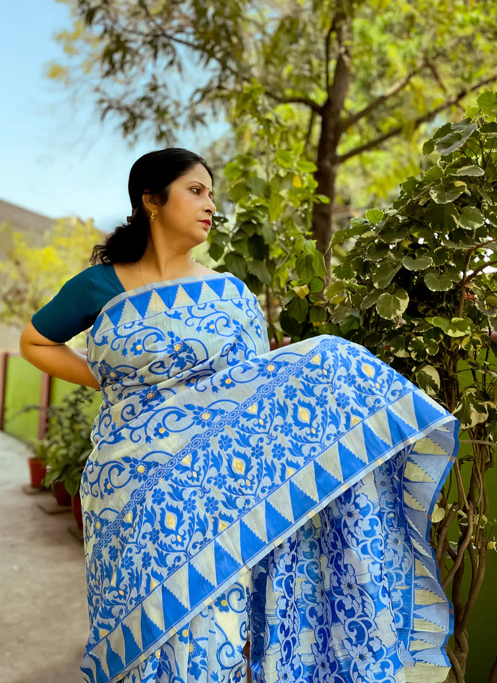White Cotton Jamdani Saree With Blue Resham Thread Work - TREEVESTO