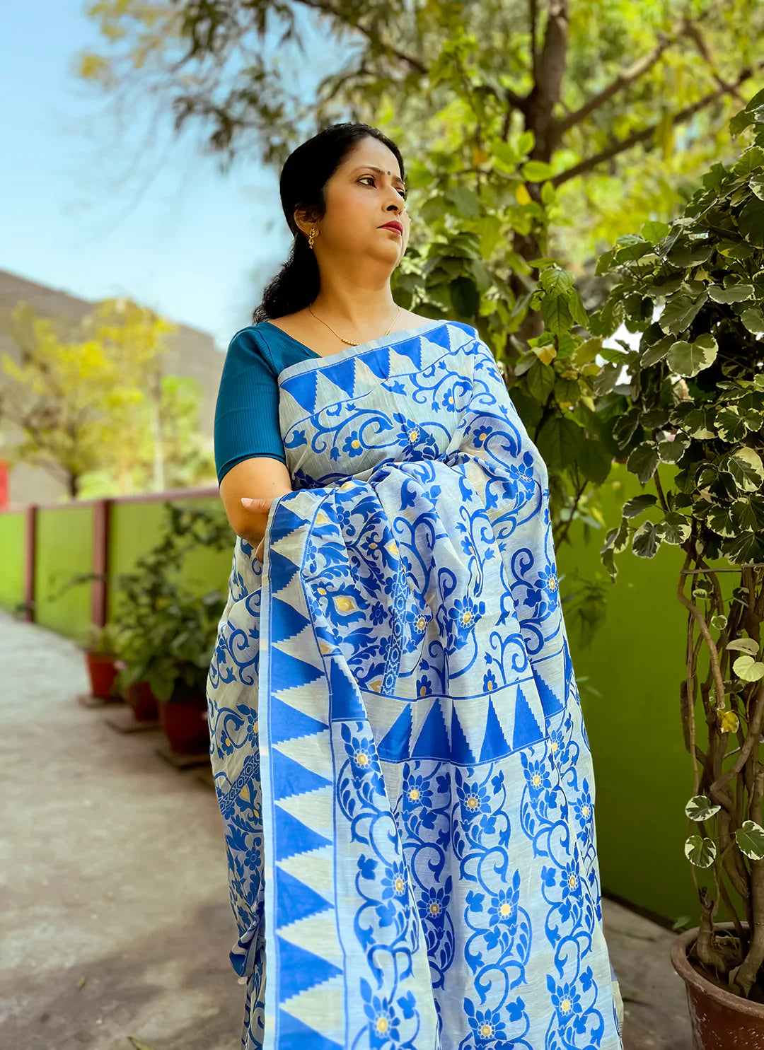 White Cotton Jamdani Saree With Blue Resham Thread Work - TREEVESTO