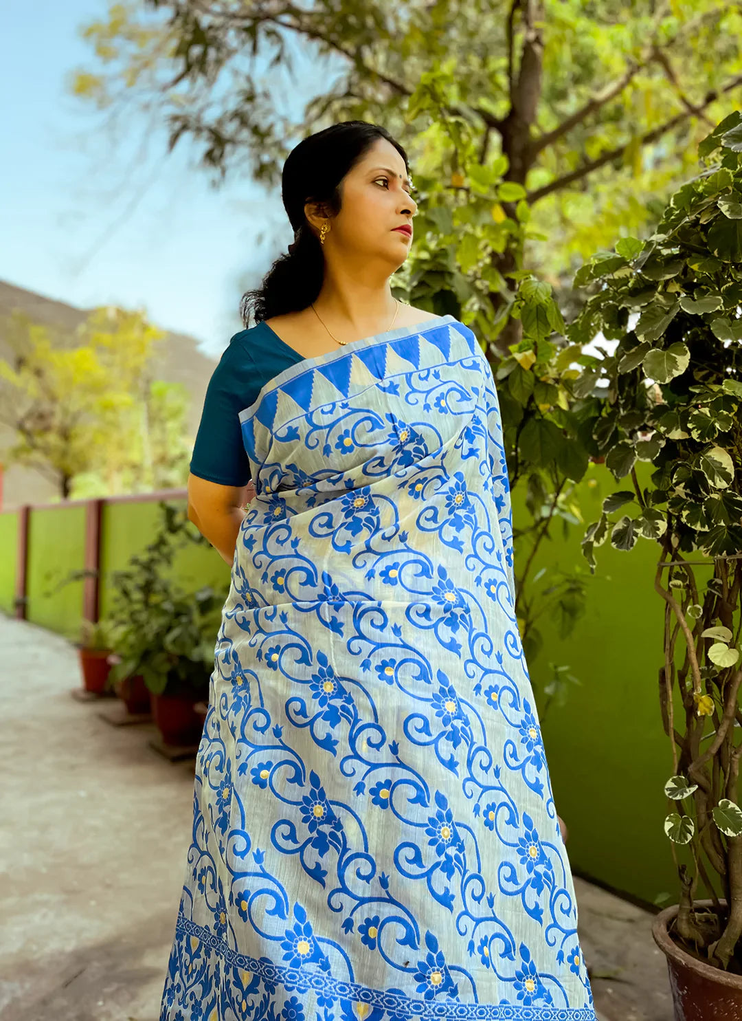 White Cotton Jamdani Saree With Blue Resham Thread Work - TREEVESTO