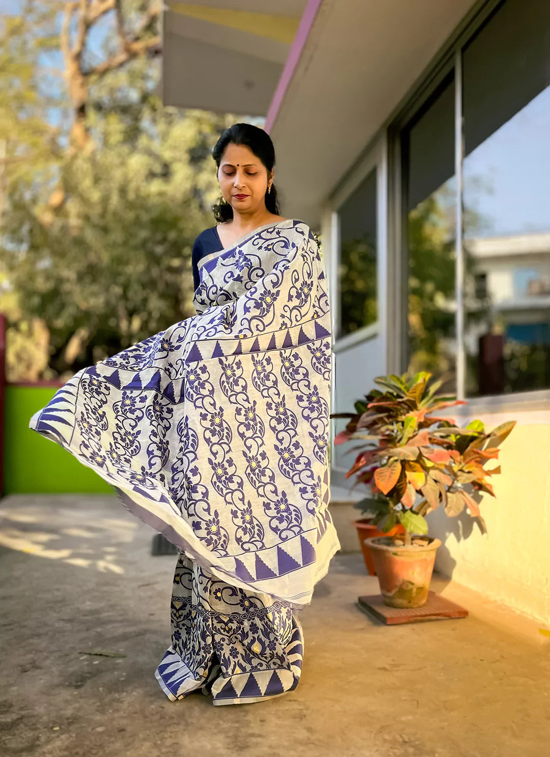 White Cotton Jamdani Saree With Navy Blue Resham Thread Work - TREEVESTO