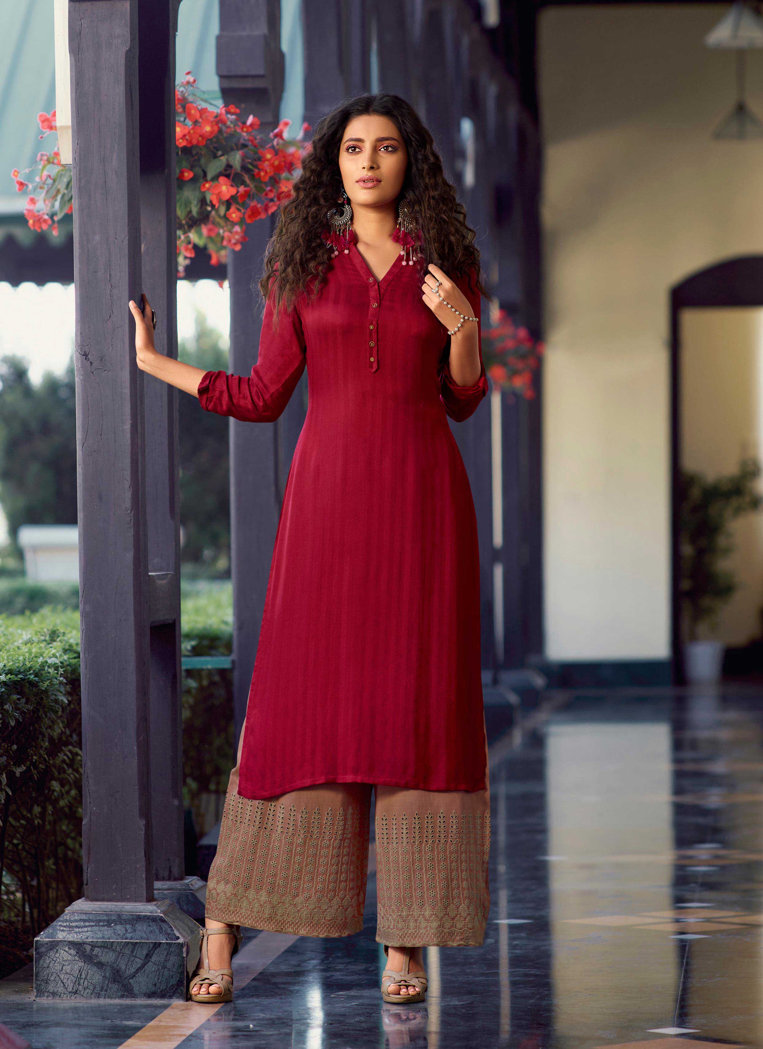 9 Latest Black and Red Kurti Designs - Tips and Beauty | Red kurti design, Red  kurti, Black kurti