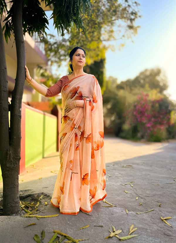 floral_print_coral_colored_ultra_soft_weightless_chiffon_saree